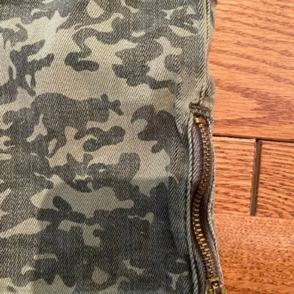 2 Pairs Guess Jeans Size 23 - Picture 5 of 11